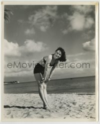 7h417 FROM HERE TO ETERNITY candid 8x10 still 1953 Donna Reed in swimsuit on beach by Lippman!