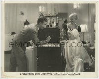 7h442 GOLD DIGGERS OF 1935 8x10.25 still 1935 Dick Powell by Gloria Stuart getting her hair done!