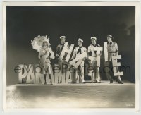 7h712 PANAMA HATTIE deluxe candid 8x10 still 1942 Ann Sothern, Skelton & more holding title letters!