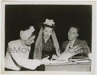7h810 SEA OF GRASS candid 8x10 still 1947 Katharine Hepburn researches 1880 styles w/ costume crew!