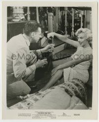 7h817 SEVEN YEAR ITCH 8.25x10 still 1955 sexy Marilyn Monroe pours champagne for Tom Ewell!