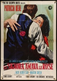 7t573 SUBJECT WAS ROSES Italian 1p 1969 different art of Martin Sheen & Patricia Neal embracing!