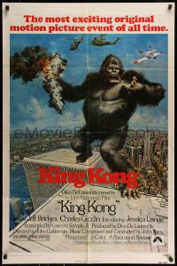 7y447 KING KONG 1sh 1976 John Berkey close up art of the BIG Ape!