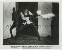 8a130 BONNIE & CLYDE 8.25x10 still 1967 wonderful c/u of intense Warren Beatty firing Tommy gun!