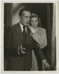 8a204 DARK PASSAGE 8.25x10.25 still R1956 c/u of Humphrey Bogart with gun & scared Lauren Bacall!