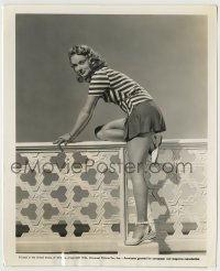 8a205 DAUN KENNEDY 8.25x10 still 1944 the 21 year-old Seattle beauty showing her sexy legs!