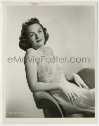 8a242 DONNA REED 8x10.25 still 1952 seated portrait in sexy dress when she made Scandal Street!