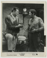 8a275 EL DORADO 8x10 still 1966 c/u of big John Wayne with drunk sheriff Robert Mitchum!