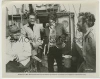 8a484 JAWS candid 8x10.25 still 1975 young Steven Spielberg relaxing w/ Scheider, Shaw & Dreyfuss!