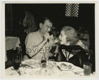8a602 MAN I MARRY candid 8.25x10 still 1936 Cliff Edwards attends to Nan Grey's diet between scenes!