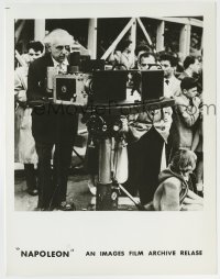 8a668 NAPOLEON candid 8x10.5 still R1981 great image of director Abel Gance behind the camera!