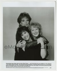 8a719 POSTCARDS FROM THE EDGE candid 8x10 still 1990 Shirley MacLaine, Meryl Streep & Carrie Fisher!