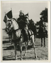 8a746 RICHARD III deluxe 8x10 still 1956 great close up of king Laurence Olivier on his horse!