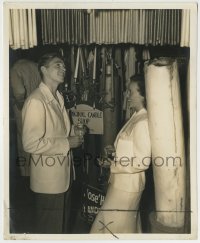 8a770 RONALD REAGAN/MARGARET LINDSAY 8.25x10 still 1930s in Los Angeles candle shop by Crail!