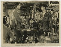8a918 UNCONQUERED 7.75x10.25 still 1947 Paulette Goddard & men watch Gary Cooper with gun drawn!