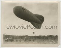 8a969 WINGS 8x10.25 still 1927 many soldiers coordinating release of giant German zeppelin!
