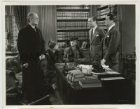 8a644 MR. & MRS. SMITH 8x10.25 still 1941 Carole Lombard & Robert Montgomery in lawyer's office!