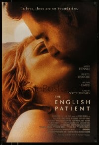 8c262 ENGLISH PATIENT 1sh 1997 close-up image of Ralph Fiennes and Kristin Scott Thomas kissing!