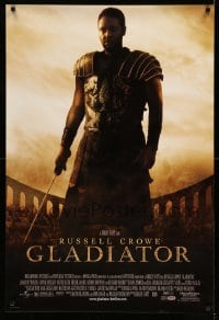 8c349 GLADIATOR DS 1sh 2000 Ridley Scott, cool image of Russell Crowe in the Coliseum!