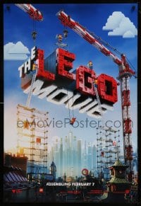 8c545 LEGO MOVIE teaser DS 1sh 2014 cool image of title assembled w/cranes & plastic blocks!