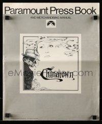 8d089 CHINATOWN pressbook 1974 art of Jack Nicholson & Faye Dunaway by Jim Pearsall, Roman Polanski