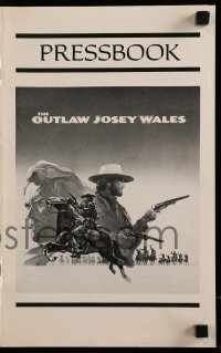8d315 OUTLAW JOSEY WALES pressbook 1976 Clint Eastwood is an army of one, cool western artwork!