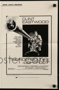 8d440 THUNDERBOLT & LIGHTFOOT pressbook 1974 Jeff Bridges, Clint Eastwood with HUGE gun!