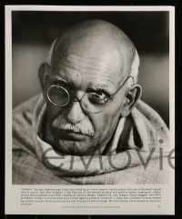 8d681 GANDHI presskit w/ 15 stills 1982 Ben Kingsley as The Mahatma, Richard Attenborough!