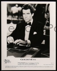 8d692 GOLDENEYE presskit w/ 8 stills 1995 Pierce Brosnan as Bond, Scorupco, Famke Janssen!