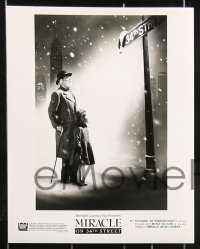 8d797 MIRACLE ON 34th STREET presskit w/ 13 stills 1994 Richard Attenborough as Kris Kringle!