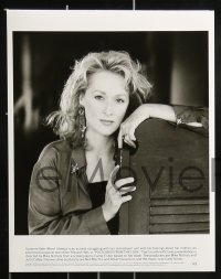 8d858 POSTCARDS FROM THE EDGE presskit w/ 15 stills 1990 Shirley MacLaine, Streep, Quaid, Hackman!