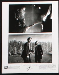 8d995 X-FILES presskit w/ 6 stills 1998 David Duchovny, Gillian Anderson, Martin Landau, sci-fi!