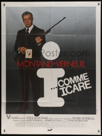 8f689 I AS IN ICARUS French 1p 1979 great full-length image of Yves Montand w/rifle, Henri Verneuil
