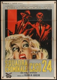 8f395 NO MAN'S WOMAN Italian 1p 1956 Symeoni art of crazed men with guns behind scared blonde!