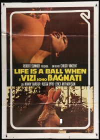 8f449 THAT LUCKY STIFF Italian 1p 1980 art of sexy naked lovers, life is a ball!
