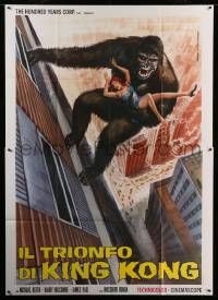 8f156 KING KONG VS. GODZILLA Italian 2p 1973 different Piovano art of just the ape carrying girl!