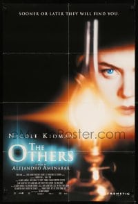 8g322 OTHERS Swiss 2001 creepy image of Nicole Kidman with lamp, horror!