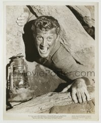 8s047 ACE IN THE HOLE 8x10 still 1951 Billy Wilder classic, c/u of Kirk Douglas in trapped tunnel!