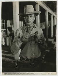 8s068 ALONG CAME JONES 7.5x10 still 1945 close up of Gary Cooper opening a can of tomatoes!