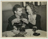 8s164 CAROLE LANDIS deluxe 8.25x10 still 1943 with her soldier husband at New York's Stork Club!