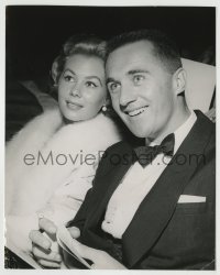 8s550 MITZI GAYNOR 7.5x9.5 news photo 1954 she's very happy with her new husband Jack Bean!