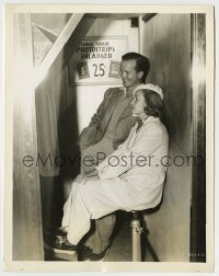 8s595 OLD HUTCH candid 8x10 still 1936 Cecilia Parker & Eric Linden in Santa Cruz photo booth!