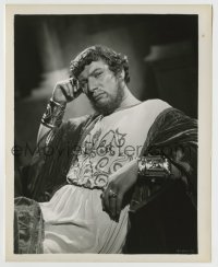 8s668 QUO VADIS 8.25x10.25 still R1964 best posed portrait of Peter Ustinov as Emperor Nero!