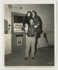 8s707 SABOTEUR candid 8.25x10 still 1942 Robert Cummings carrying little people on his shoulders!