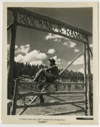 8s752 SMOKY 8x10.25 still 1946 great portrait of Fred MacMurray relaxing on ranch gate!