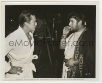 8s770 SPARTACUS candid 8.25x10 still 1960 Kirk Douglas & smoking Peter Ustinov between scenes!