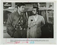 8s810 TAXI DRIVER candid 8x10.25 still 1976 Robert De Niro talks to Martin Scorsese by cab on set!