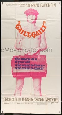 8t418 GAILY, GAILY 3sh 1970 Beau Bridges wearing nothing but a hat and holding a briefcase!