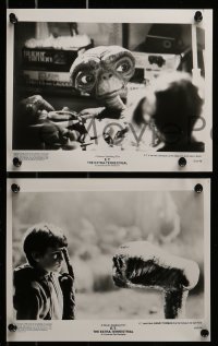 8x588 E.T. THE EXTRA TERRESTRIAL presskit w/ 9 stills R1985 Spielberg, Henry Thomas, Drew Barrymore