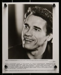 8x707 KINDERGARTEN COP presskit w/ 12 stills 1990 Arnold Schwarzenegger, directed by Ivan Reitman!